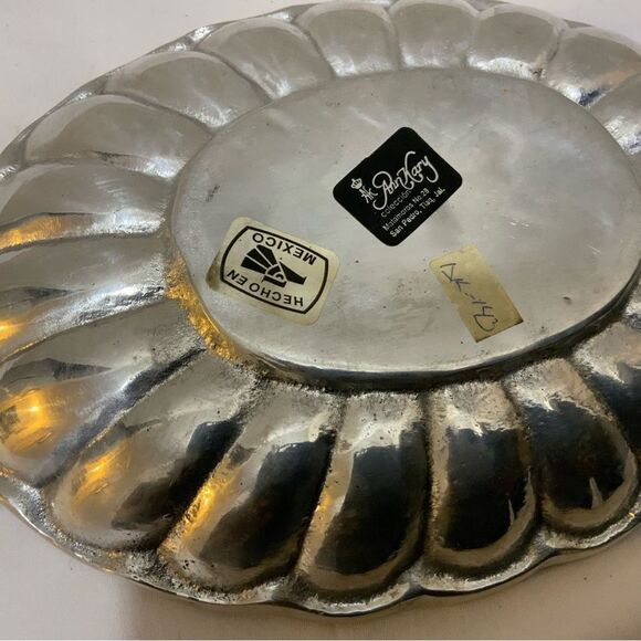 Ann Mary collection Scallop Edge Platter Tray Pewter Polished Finish 9x6.5 - Picture 3 of 7